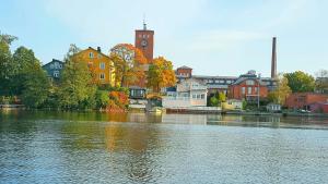 Kulttuurimiljöö järven rannassa