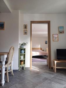 À côté du Pont Vieux - By the Old Bridge