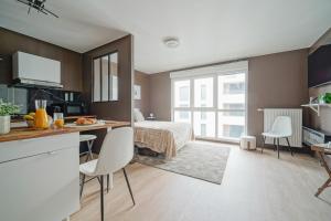 Appartements Proche Metro 5 et tram, parking, residence neuve : Appartement 1 Chambre