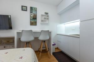 Teny apartment with balcony and private parking