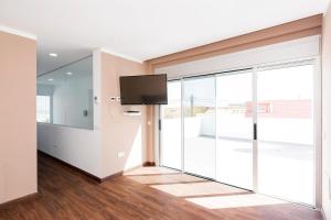 Independent villa with an immense heated pool!