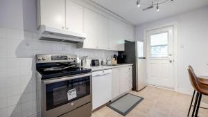 Urban Oasis, 3-Bedroom Apartment at Prime Location
