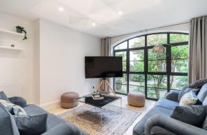 SUPERB 3 BEDROOM COVENT GARDEN HOUSE with 3 ensuite bathrooms