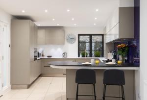 SUPERB 3 BEDROOM COVENT GARDEN HOUSE with 3 ensuite bathrooms