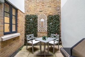 SUPERB 3 BEDROOM COVENT GARDEN HOUSE with 3 ensuite bathrooms