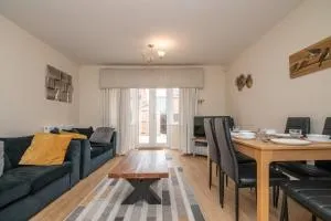 Lovely refurbed 4 bed house in Black Country - 提普顿