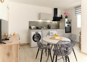 ICÉO, Les pieds dans leau