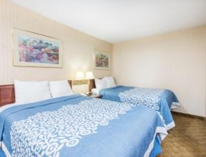 Double Room with Two Double Beds - Non-Smoking room in Days Inn & Suites by Wyndham Boardman