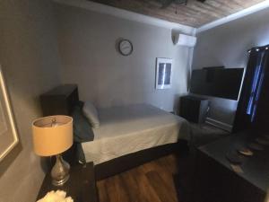 Charming 2-bedroom house in awesome Houston with AC, WiFi