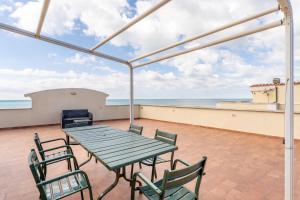 The Window On The Sea - Amazing Penthouse on the Beach