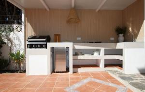 Beachside villa with private pool in Marbella