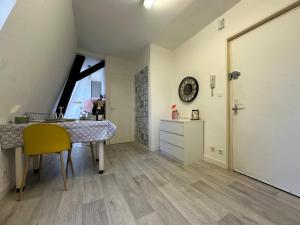 Calvaire charmant studio rénové proche gare