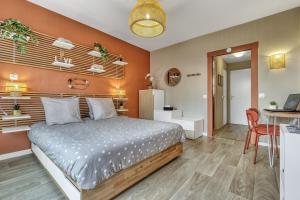 Appartements Studio Victoria SPA, au coeur du centre-ville CABINE HAMMAM -WIFI -GRAND LIT DOUBLE QUEEN SIZE 160x200cm : photos des chambres