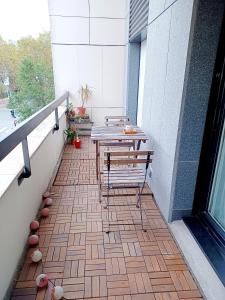 2 beds, modern building, with mobile AC, Paris Expo, 7 metro 2 steps to Paris