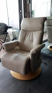 Studio vue mer, balcon face port de Garavan, plage et gare à pied