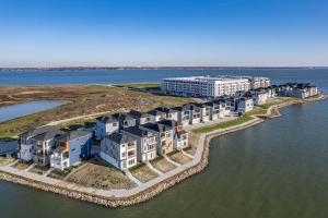 Modern 3BR Lake House in Rowlett