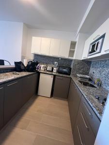 Studio con amenities zona Hospital Italiamo 6