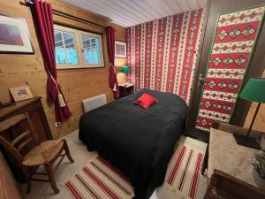 Chalets Authentic mountain cabin with river at 900m lake : photos des chambres
