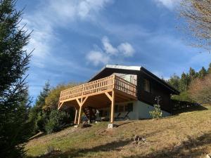 Chalets Authentic mountain cabin with river at 900m lake : photos des chambres