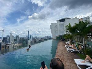 Skypool KL Free Infinity Pool over Kuala Lumpur