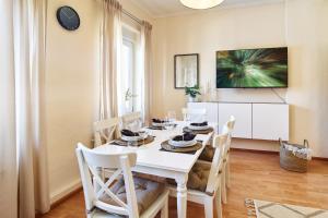 MARX - Zentrales & geräumiges Apartment für bis zu 6 Personen - 2 Schlafzimmer mit TV, WLAN & Waschmaschine