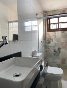 AP10 de 2 Suítes a 3 Minutos da Praia, conforto para até 8 Pessoas