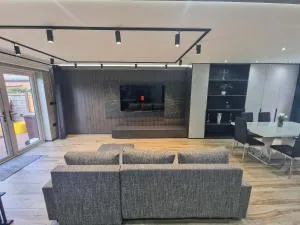 Free Parking MCR Home by City SuperHost - 登顿