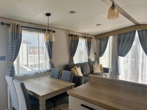 Hafan y Mor Park 3-Bed Caravan Sleeps 8 Pets Ok