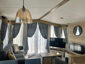 Hafan y Mor Park 3-Bed Caravan Sleeps 8 Pets Ok