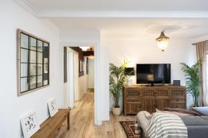 Vintage 3 Bdr Apartment