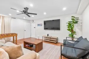 Game Room & In-Unit Laundry - 15 Min to Disney! - 阿蒂西亚