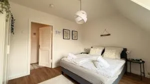 Hugos Nest moderne Ferienwohnung in Neumünster mit Arbeitsplatz & WLAN - Arpsdorf