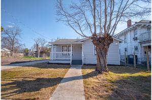 Stylish Spacious Comfort 4BR3BA Downtown Gem