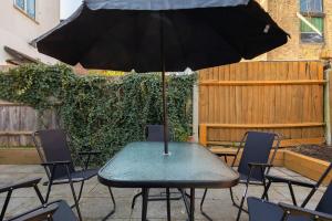 Modern 4 Bedroom House In Woodgreen