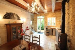 le gîte de Claire maison avec terrasse, calme et confort, lit king size linge fourni