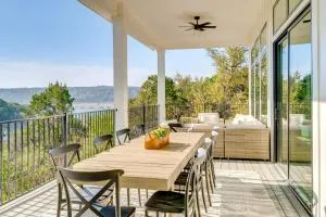 Walk to Beach Farmhouse with Lake Travis Views! - Lago Vista