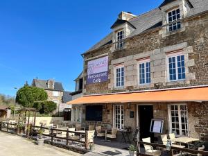 Maisons de vacances La Maison Rose at Lyvet Port is a beautiful Pet Friendly Riverside Gite close to Dinan Sleeps 6 : photos des chambres