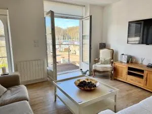 La Maison Rose at Lyvet Port is a beautiful Pet Friendly Riverside Gite close to Dinan Sleeps 6 - Saint-Hélen