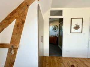 Maisons de vacances La Maison Rose at Lyvet Port is a beautiful Pet Friendly Riverside Gite close to Dinan Sleeps 6 : photos des chambres