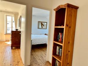 Maisons de vacances La Maison Rose at Lyvet Port is a beautiful Pet Friendly Riverside Gite close to Dinan Sleeps 6 : photos des chambres