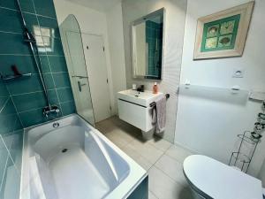 Maisons de vacances La Maison Rose at Lyvet Port is a beautiful Pet Friendly Riverside Gite close to Dinan Sleeps 6 : photos des chambres