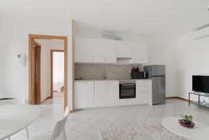 GuestHost - Bright Apartment with garden