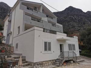 Apartman Danilo i Filip - Ubytování bez kategorie ve městě Risan