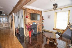 Sleeps 6 - 100mFromBeach - Ocean View Balcony