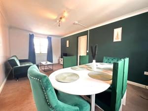 Miller House in Great location - Sleeps 14! Perfect for contractors