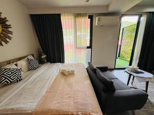 Patong city-center pool cozy condo