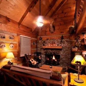 Quintessential Cabin Hot Tub Fireplace Privacy - Marshall