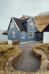 Peaceful Home with Ocean Views in Elduvík - Haldórsvík