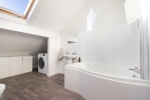 3 bed, central, parking, Conference centre 5 mins- The Harrogate Hub