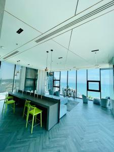 The base Central luxury by Numam